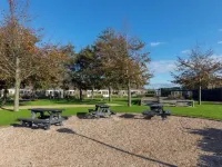 Holiday Home for 8 near Seaside Resort of Oostkapelle-Vrouwenpolder Hotels in Serooskerke