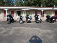 Skyways Motel