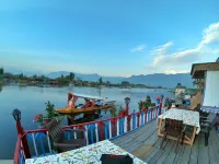 Chicago Group of Houseboats