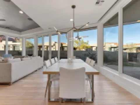 紅色遮陽的1號魅力小屋#24 艾文斯酒店