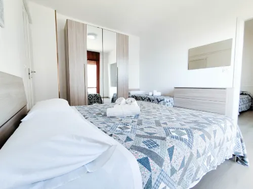 Spacious flat with balcony by the sea