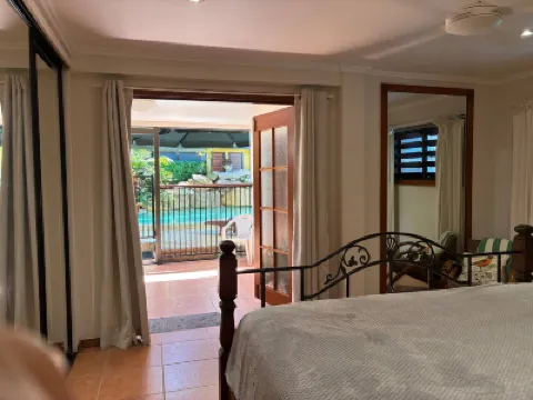 Oasis leafy Whitfield Hotels near Mount Whitfield Conservation Park