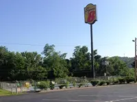 Super 8 by Wyndham Kingsport /I-81