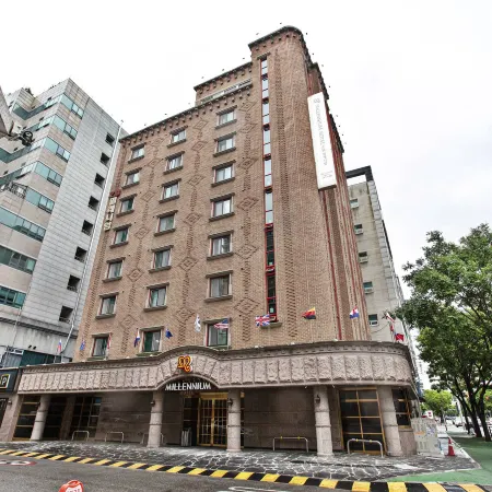 Hotel Millennium Отели рядом с достопримечательностью «Библиотека «Карам»»
