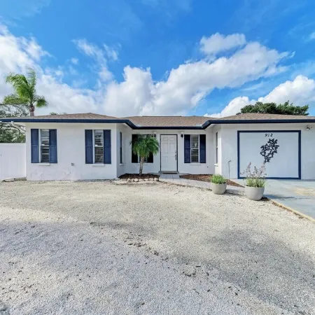 Spacious 4Br Retreat w/ 2 King Suites ~ Heated Saltwater Pool ~ Near Ami/Img!
