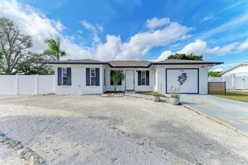 Spacious 4Br Retreat w/ 2 King Suites ~ Heated Saltwater Pool ~ Near Ami/Img!