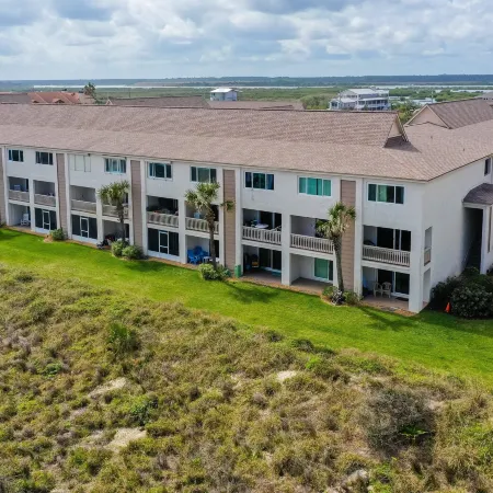 Oceanfront Townhouse With Shared Pools, Ocean View, Wifi, W/d, and Central AC
