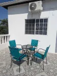 2 Bedroom upstairs large flat in Portmore Pines