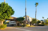 Holiday Inn Express SIMI VALLEY by IHG - parking