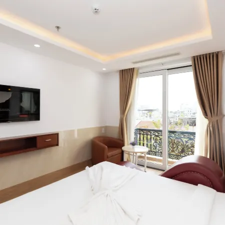 Quan Cuong Beach Hotel Da Nang Отели рядом с достопримечательностью «Son Tra Penisula»