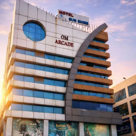 Hotel SunShine. Отели рядом с достопримечательностью «Храм Сомнатх»