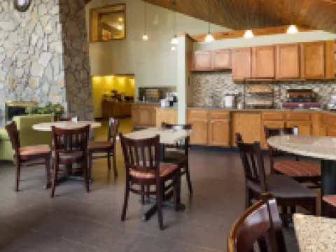 Comfort Inn & Suites Syracuse-Carrier Circle Hotels in DeWitt