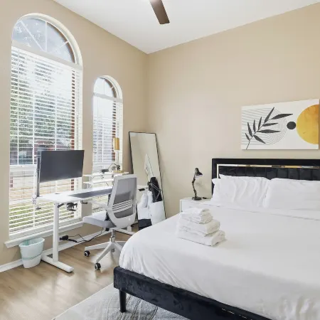 Modern 4B Retreat with Pool in Frisco