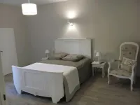 Gite for 6 to 8 people, all renovated with Jacuzzi, 20 minutes from puy du fou Hotéis em Mauleon