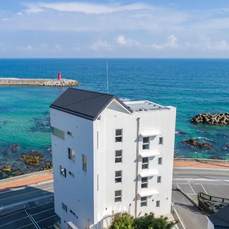 Gangneung Stay Q9 Отели рядом с достопримечательностью «Библиотека «Сунджу»»