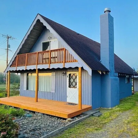 fully fenced Dog yard - Overlooking the Copalis River -