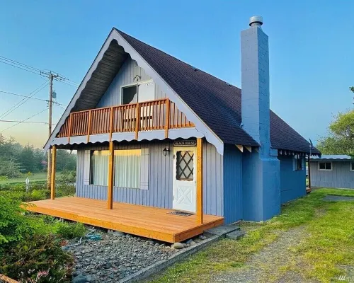 fully fenced Dog yard - Overlooking the Copalis River - Hotels in Copalis Beach