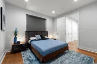 Luxurious Midtown Home Rooftop Views by Silverx - Bungalows
