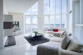 High Floor Meridian Tower - 3 Bedroom - Swansea