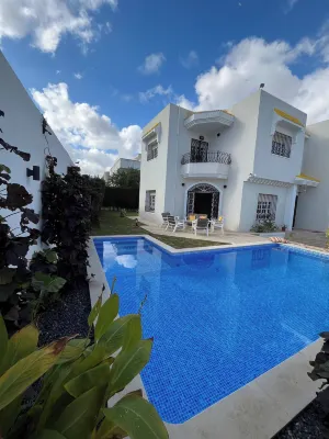 Charming 600sqm Villa With a Large Garden & Pool - Villas