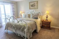 4Bedroom Vacation Home Just 4 Minutes to the Island at Pigeon Forge Heated Pool - Private Pools