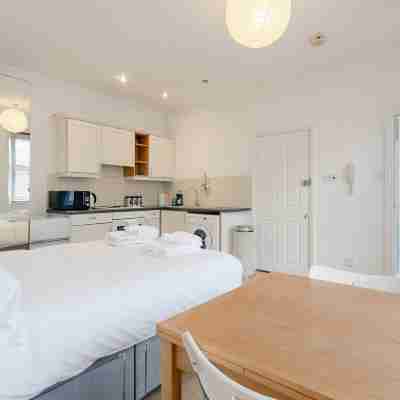 Modern West Ken Studio Retreat Rooms