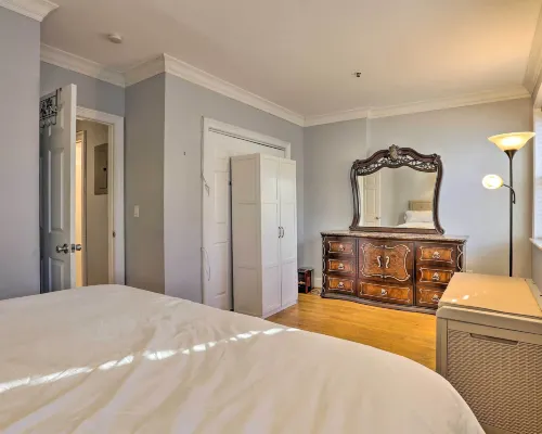 Couples World Cub Hub! Walk to Public Transit Hotels in Hoboken
