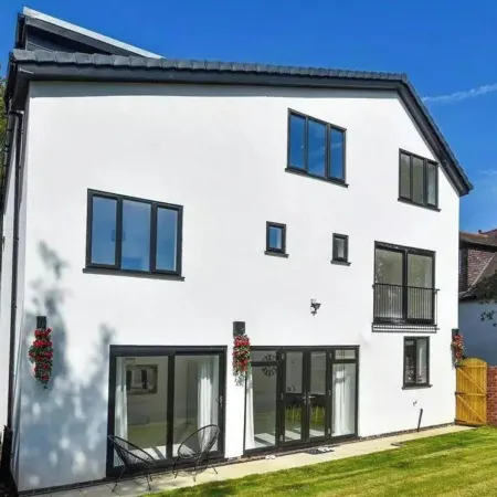 8 Bedroom House Sleeps 20 - Private Garden