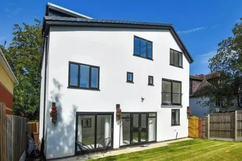 8 Bedroom House Sleeps 20 - Private Garden
