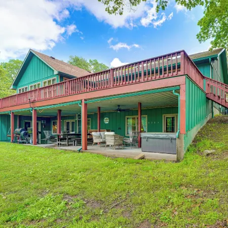 Large Lakefront Home | Pool, Hot Tub & Boat Dock