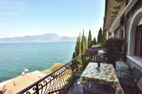 Leonardo Walsh Apartment with Lake View - 3-Star