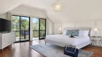 Timber & Rock Retreat by Avantstay Hot Tub + Outdoor Dining + Firepit Near Bell Rock Trails - Homestays