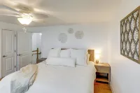 Steps to Shore! Family-friendly Getaway in Hampton - Homestays