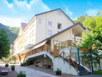 Sounkyo Onsen Yumoto Ginsenkaku - Bjergudsigt