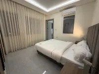 004 JRE apartment with stunning boulevard veiw - Condos