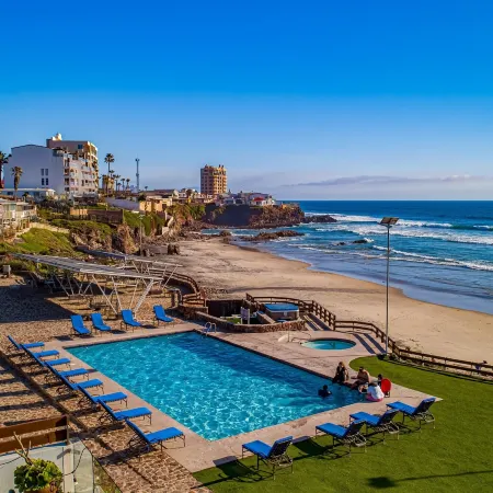 Dog-Friendly Suite with Kitchenette, Heated Outdoor Pool, Hot Tub, Terrace, AC