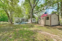 Bushnell Riverside Retreat w/ Hot Tub & Game Shed