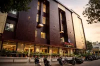 Hotel Regal Crest