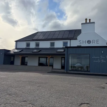 Shore Hotel Отели в г. Тейн
