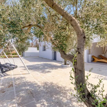 Villa Cento Ulivi By Vivimy