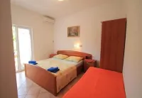 Charming Palit Kroatien Holiday House with Garden - balcony