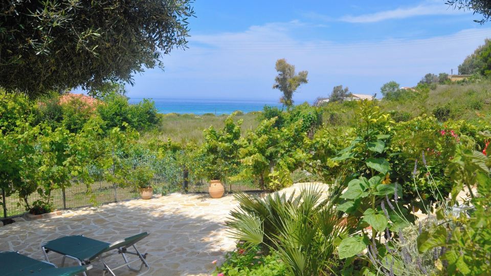 Holiday House Angelos A on Agios Gordios Beach