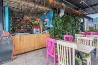 Apartments Pool and Rooftop Downtown Hotel - 조식 운영