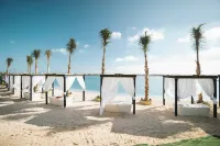 M Hotels at Porto Marina - Uima-altaat