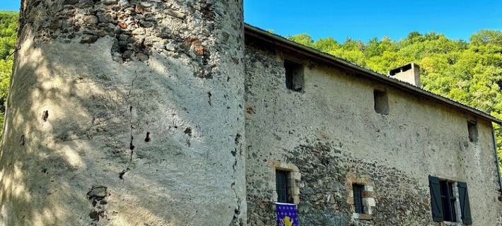 Castle on the Cliffs Private River, Summer Coolness Hotels in Ariege