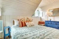 Tiny Antique Cottage - 2 Minutes From Short Sands! - 3-Star