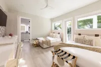 Pines & Palms Resort - Balcony