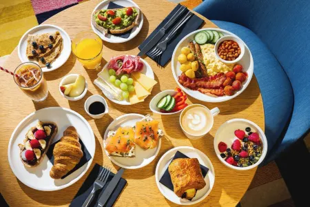 โรงแรม citizenM ปารีส ชัมป์-เอลีเซ