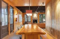 Modern Cabin - Private Mountaintop Location, Hot Tub, Outdoor Shower, Fireplace - Chalets