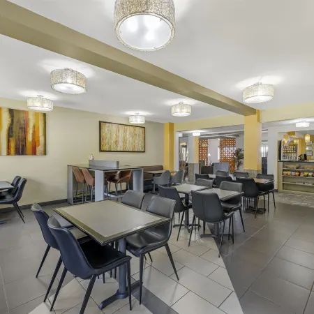 Best Western Plus the Four Corners Inn